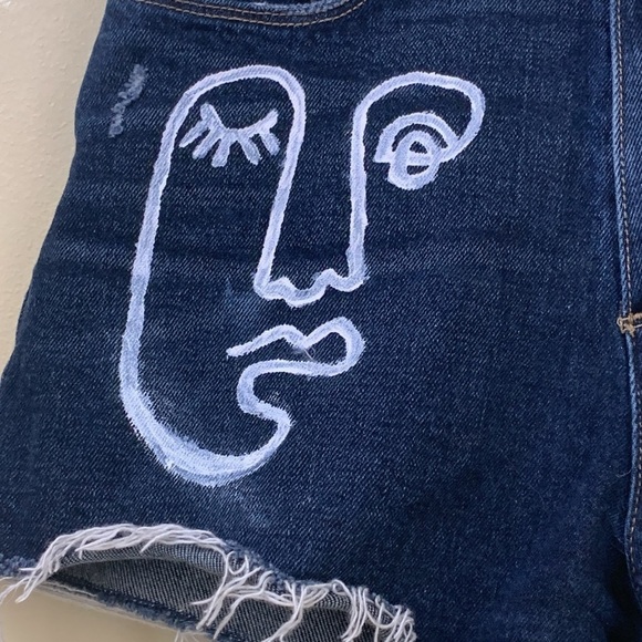 Paige | Custom Margot Jean Mom Painted Denim Artsy Face Distressed Art Shorts 25 - Picture 4 of 17